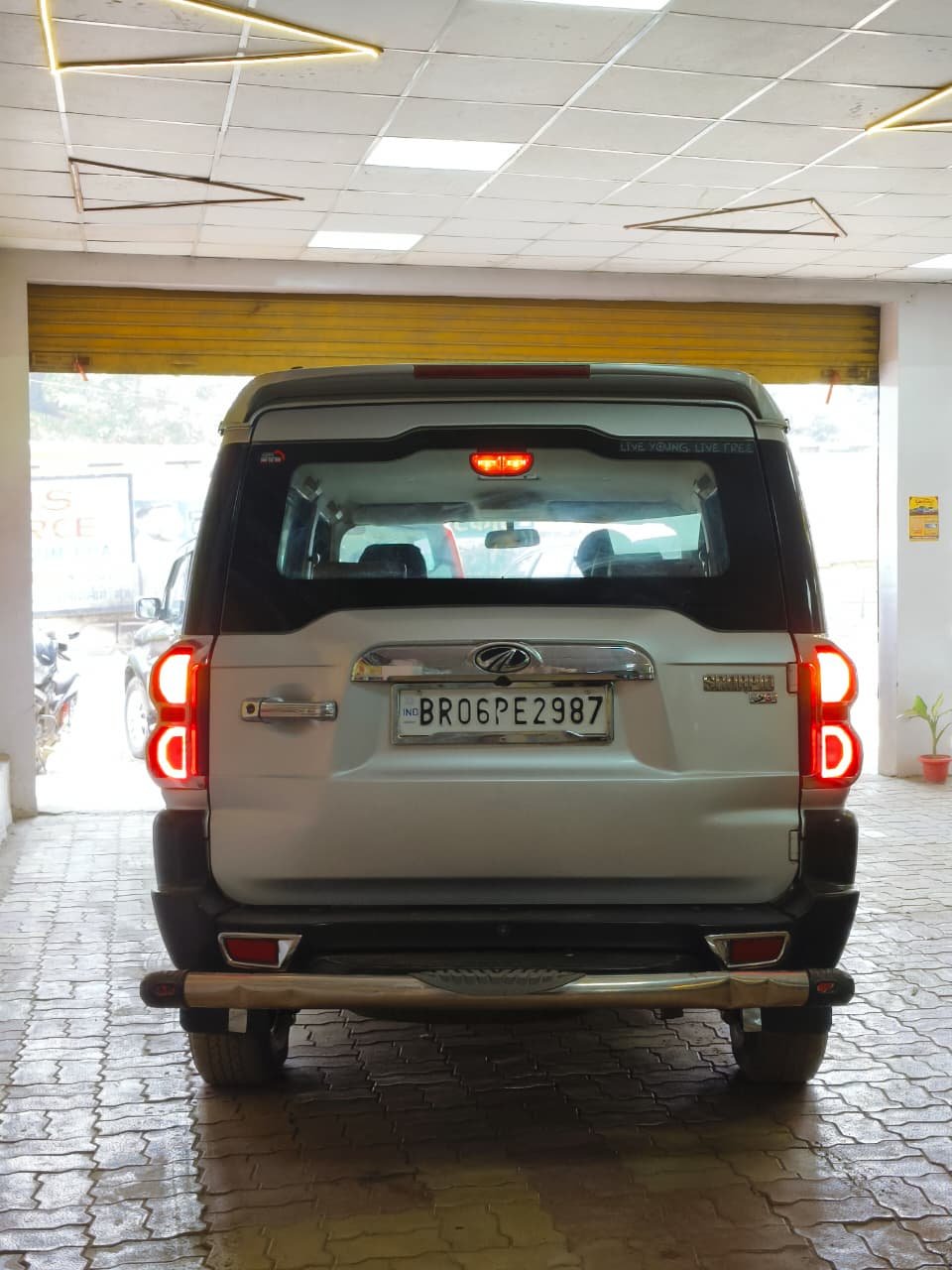 MANINDRA SCORPIO S3 MH 2WD