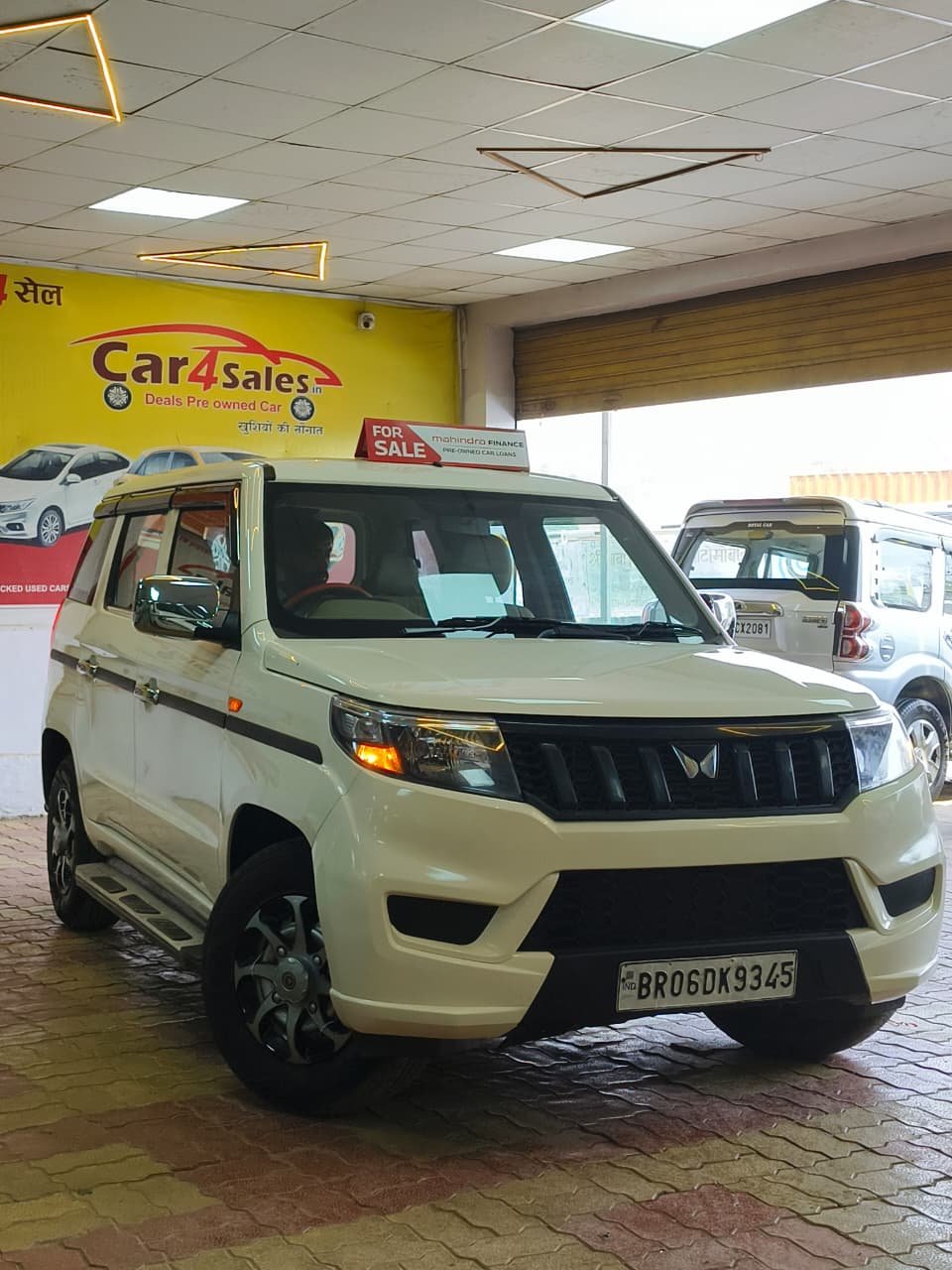 MAHINDRA BOLERO NEO N4