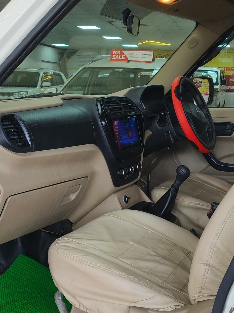 MAHINDRA BOLERO NEO N4